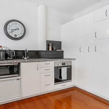 Funky One Bedroom Apartment On Princes Wharf Auckland Exterior photo