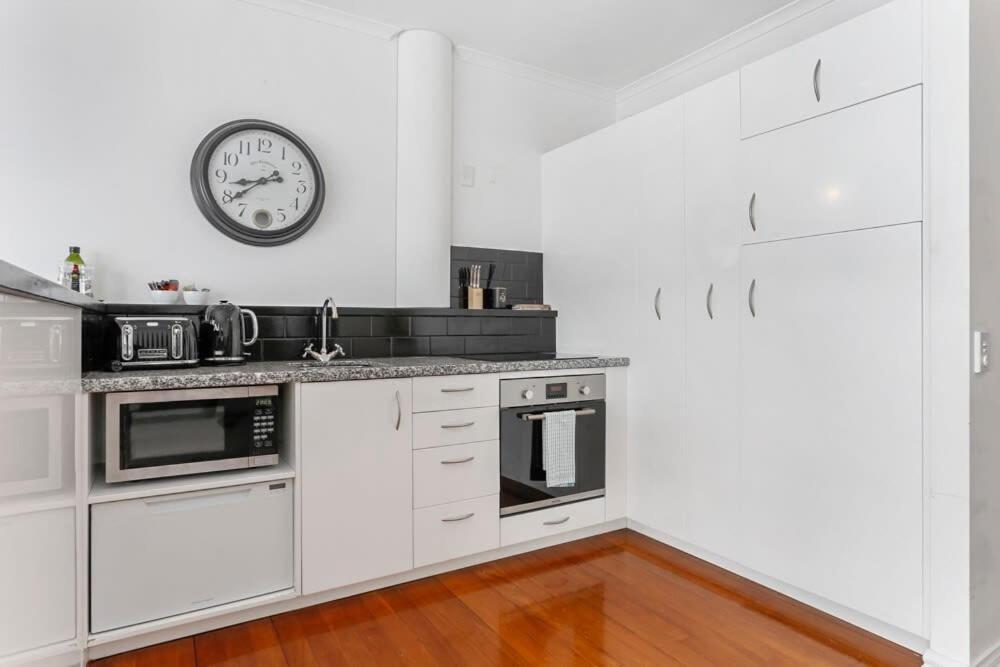 Funky One Bedroom Apartment On Princes Wharf Auckland Exterior photo