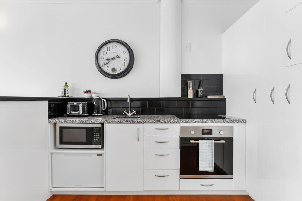 Funky One Bedroom Apartment On Princes Wharf Auckland Exterior photo